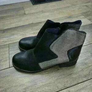 UNITY IN DIVERSITY  black boots size 39